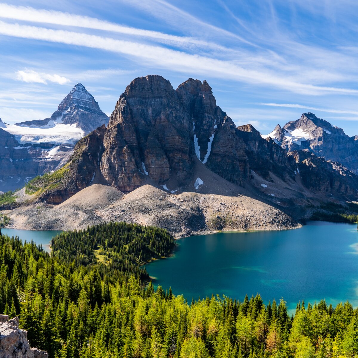Best of Western Canada - Blue lake with mountain scenery and green forests